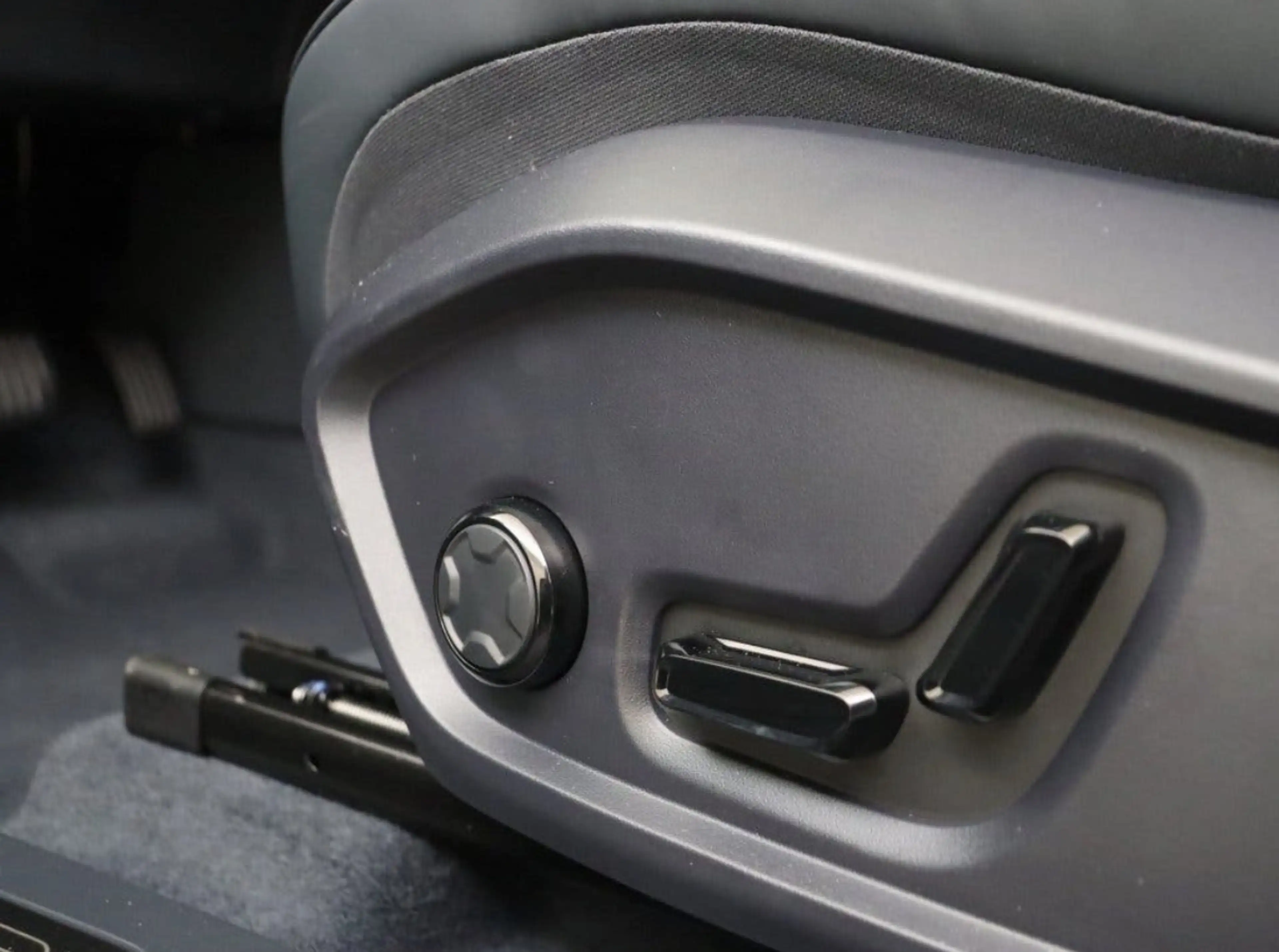 Lynk & Co 08 1.5 More PLUG-IN | PANORAMADAK | STOELMASSAGE | ST — photo 44