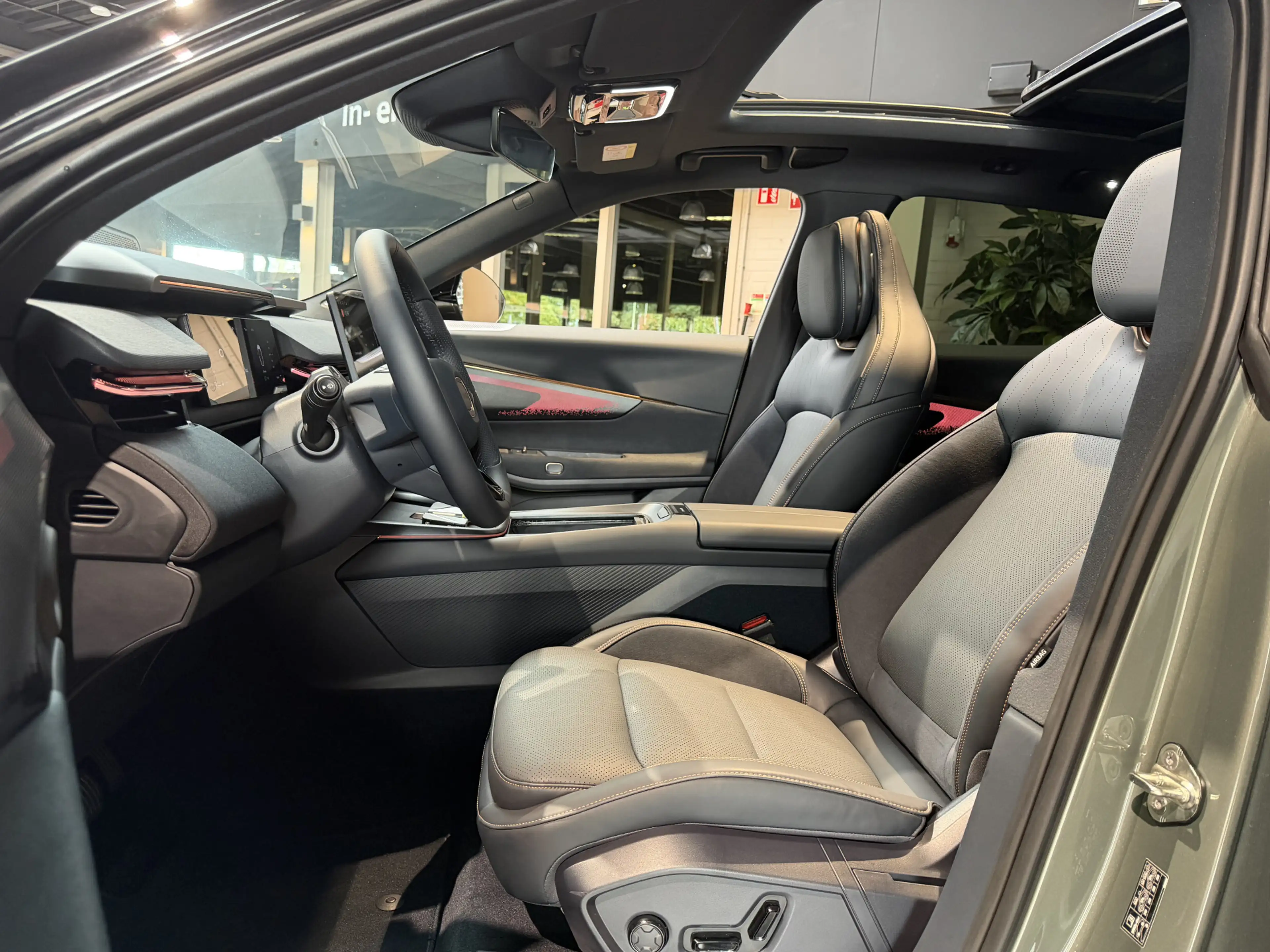 Lynk & Co 08 1.5 More PLUG-IN | PANORAMADAK | STOELMASSAGE | ST — photo 16