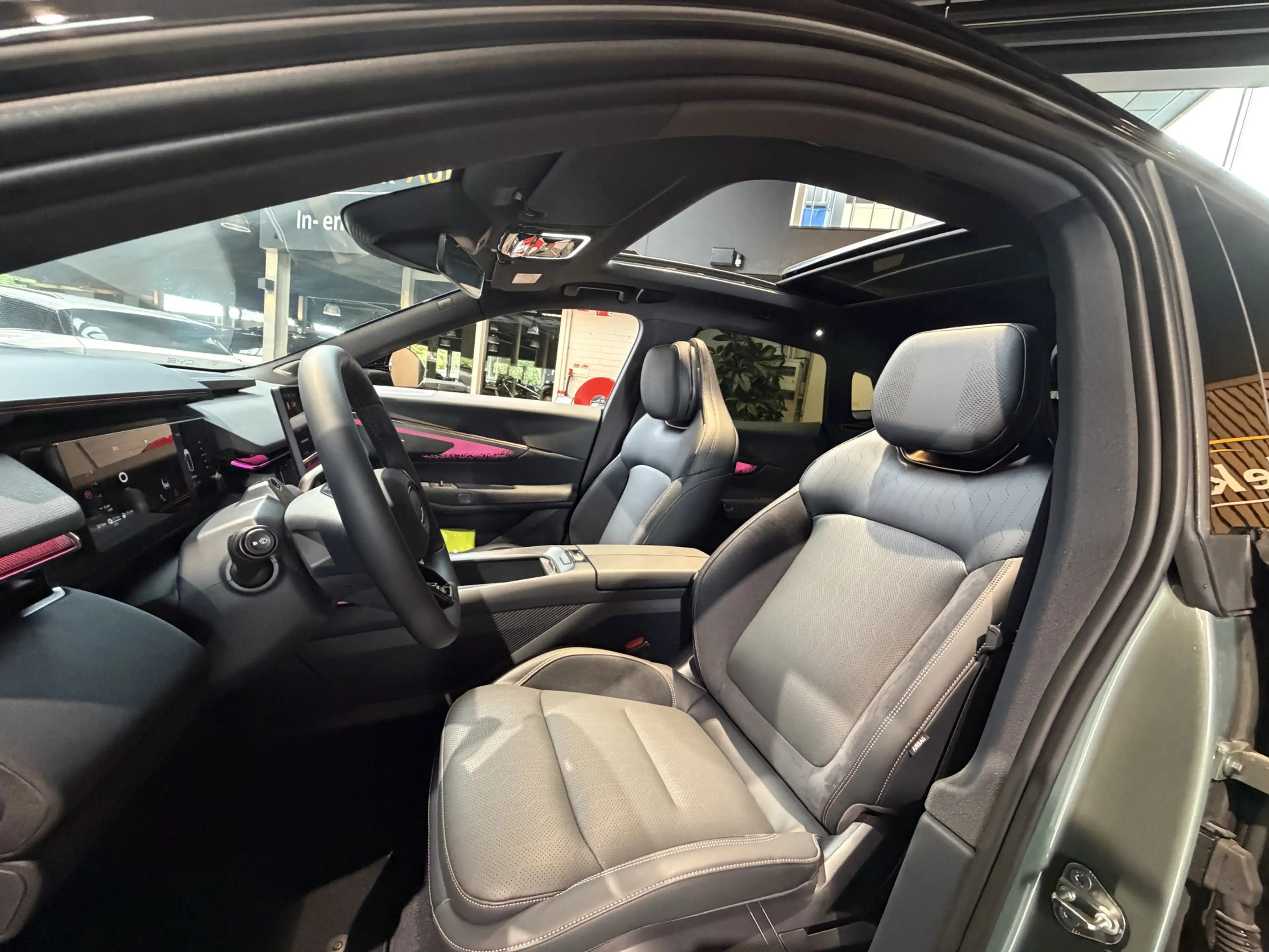 Lynk & Co 08 1.5 More PLUG-IN | PANORAMADAK | STOELMASSAGE | ST — photo 14