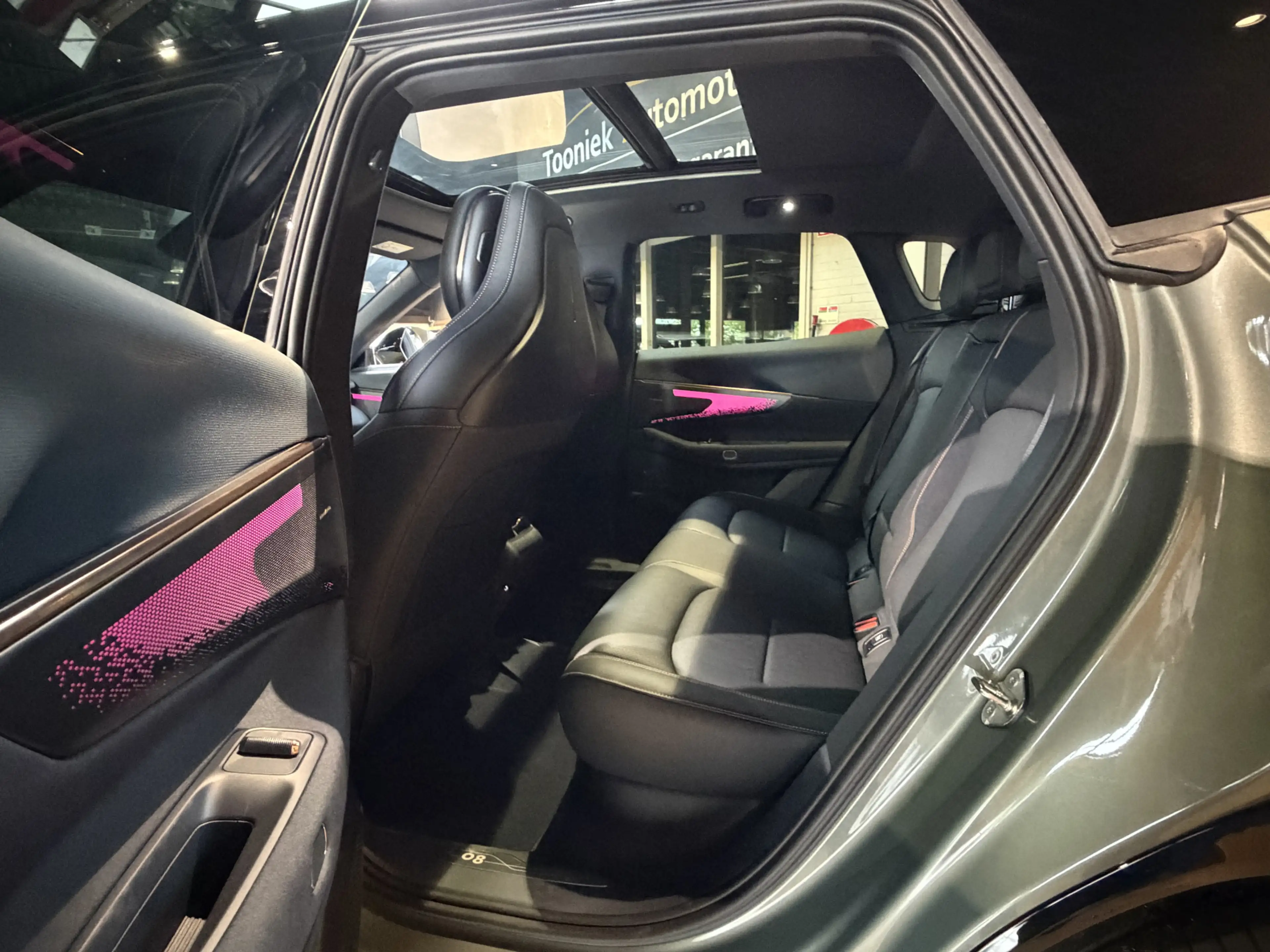 Lynk & Co 08 1.5 More PLUG-IN | PANORAMADAK | STOELMASSAGE | ST — photo 22