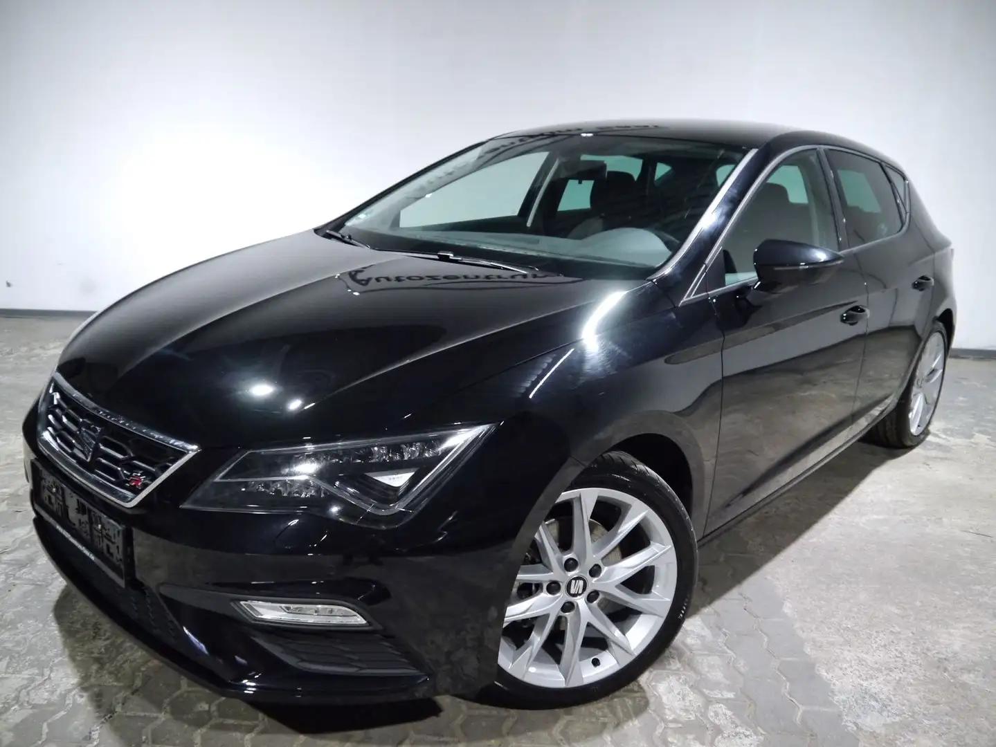 SEAT Leon FR LED Navi Kamera Sitzheizung Tempomat BT Schwarz - 2