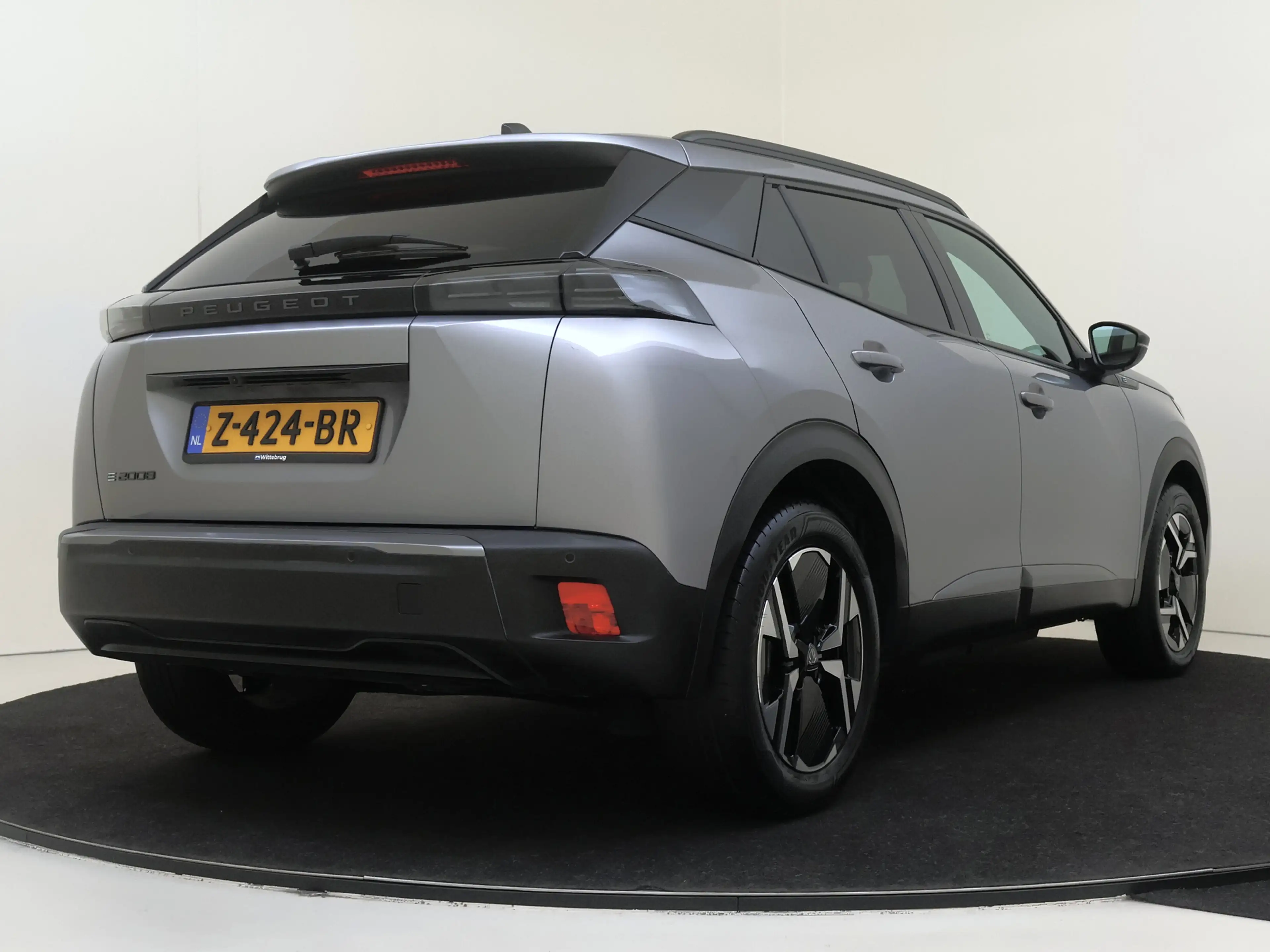 Peugeot e-2008 EV Allure 54 kWh — photo 11
