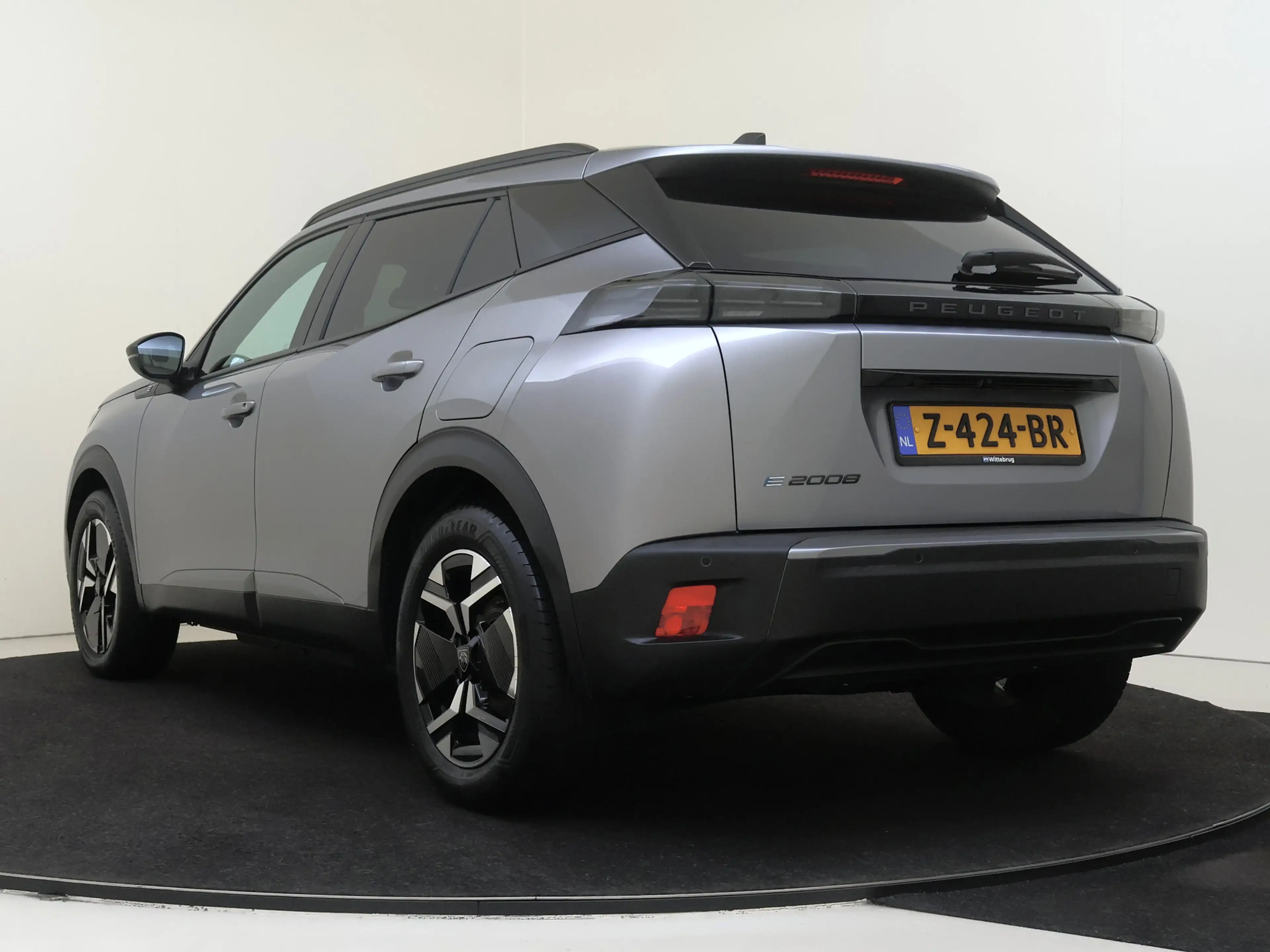Peugeot e-2008 EV Allure 54 kWh — photo 4