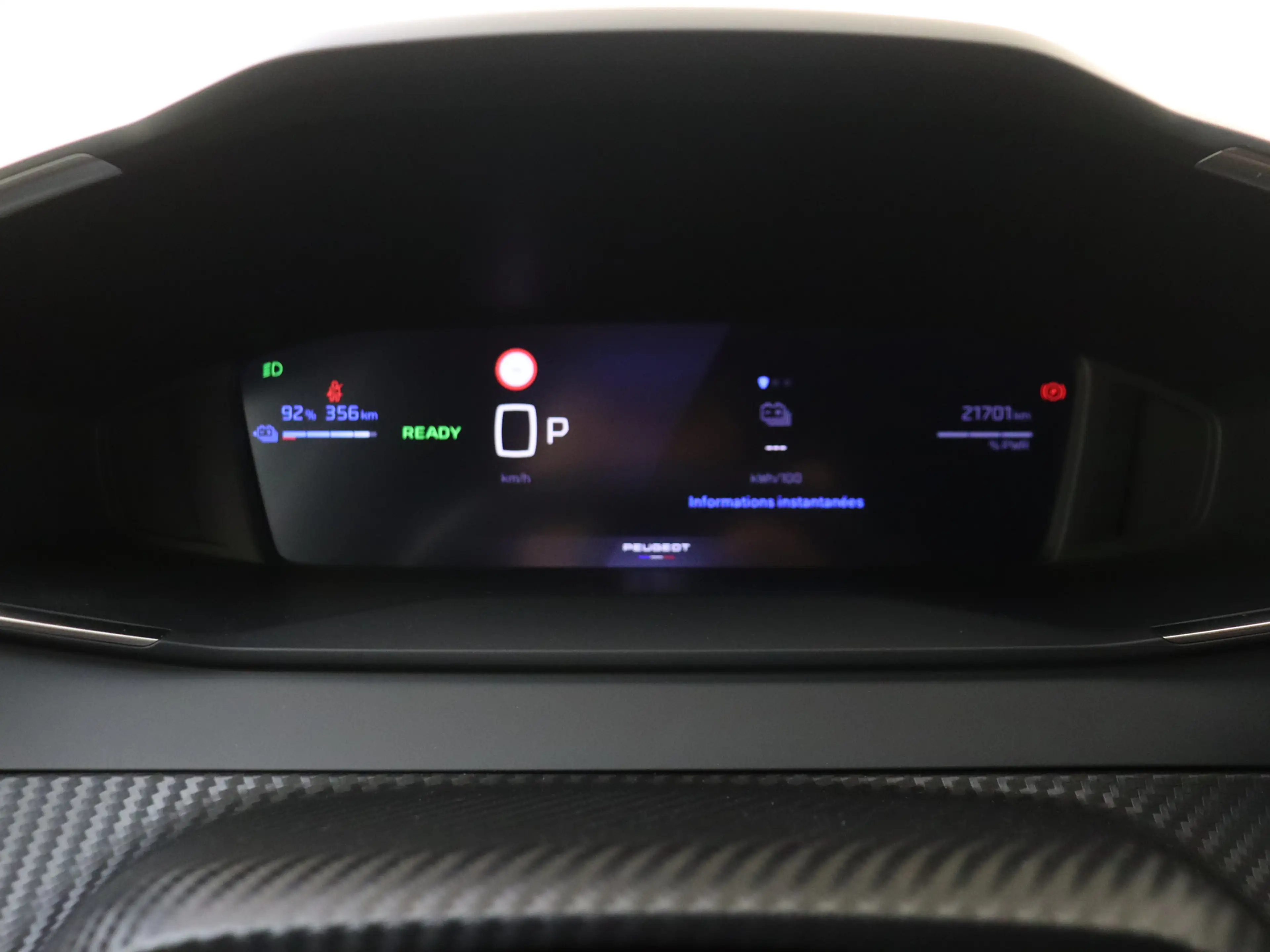 Peugeot e-2008 EV Allure 54 kWh — photo 7