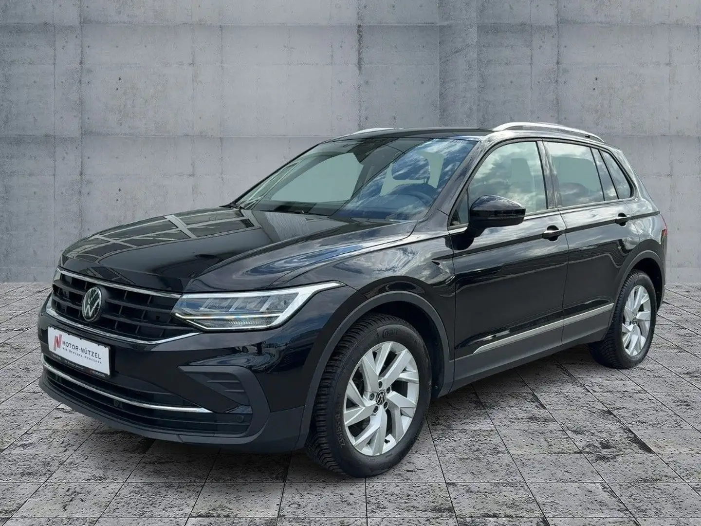 Volkswagen Tiguan 1.5 TSI LIFE LED+NAVI+AHK+ACC+DAB+SHZ+18Z Schwarz - 2