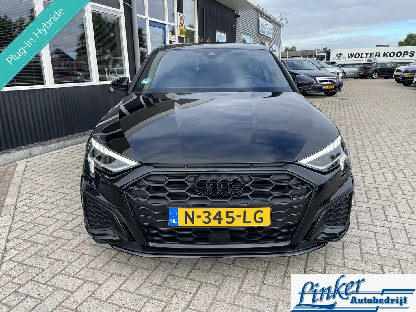Audi A3 Sportback 45 TFSI e S edition Competition - NL-AUT Zwart - 2