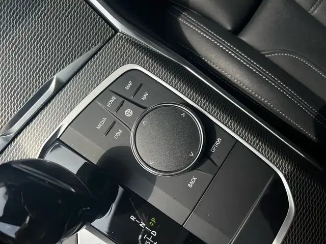 BMW 3 Series view 11