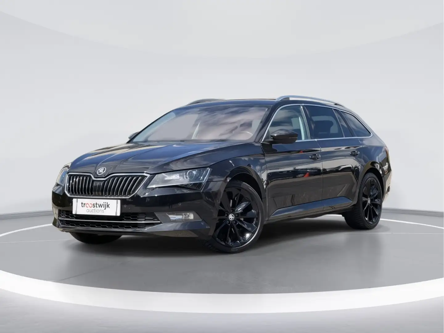Skoda Superb Combi 1.6 TDI Style Business NAVI|CAMERA|DSG|TREKH Zwart - 1