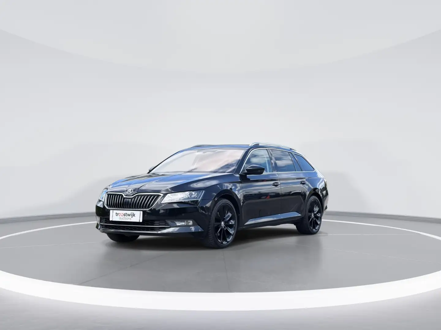 Skoda Superb Combi 1.6 TDI Style Business NAVI|CAMERA|DSG|TREKH Zwart - 2
