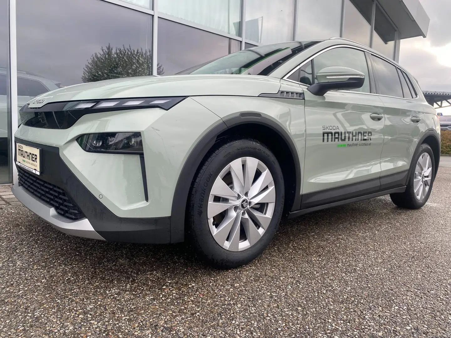 Skoda Elroq 50 Tour Loft Grün - 1