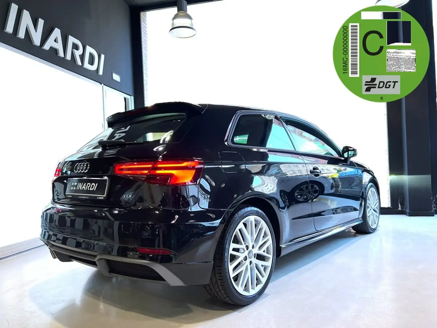 Audi A3 1.6TDI S Line Edition S tronic 81kW Negro - 2