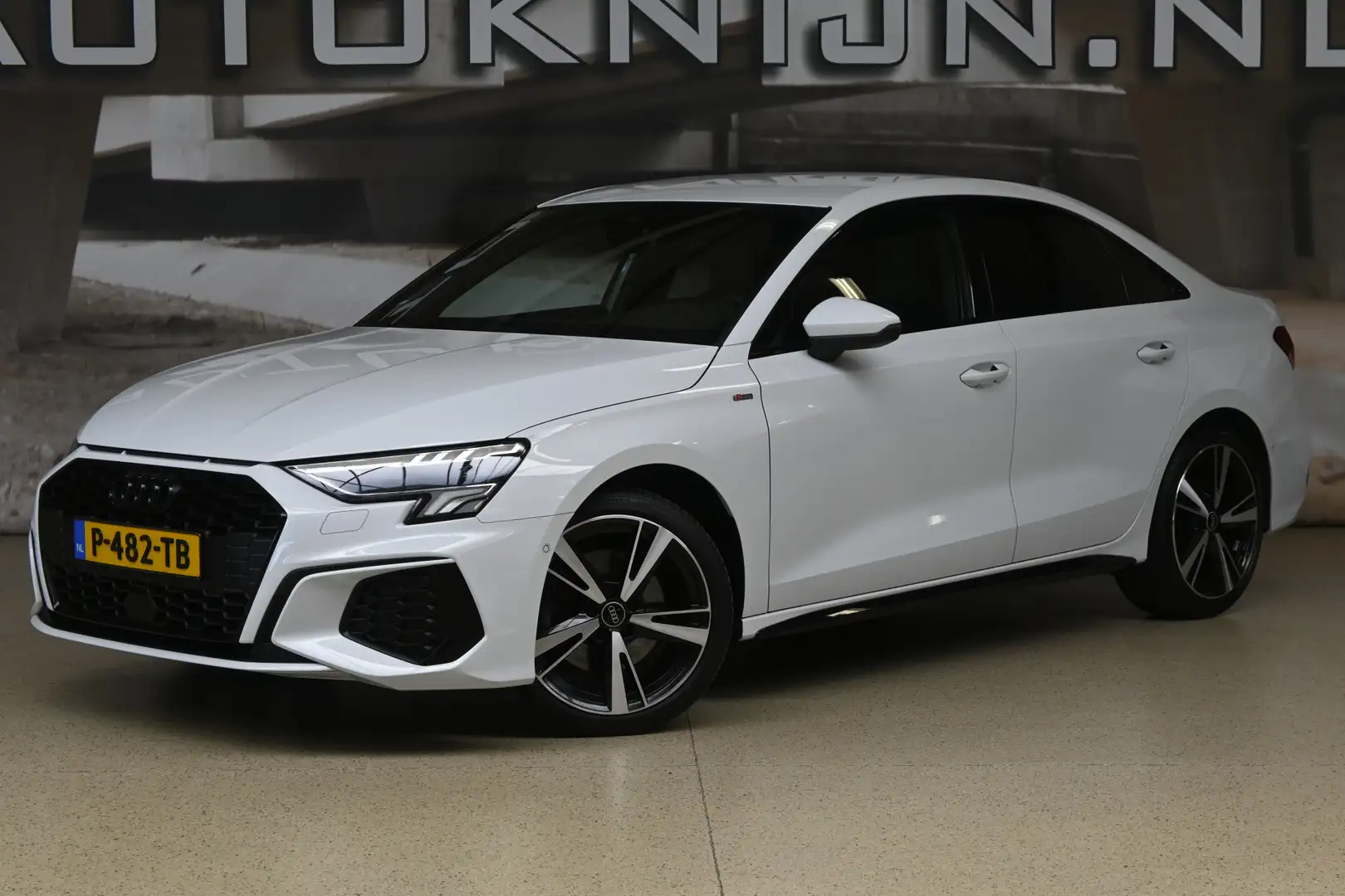 Audi A3 Limousine 35 TFSI 150pk S-Line Edition One  | Matr Bianco - 2