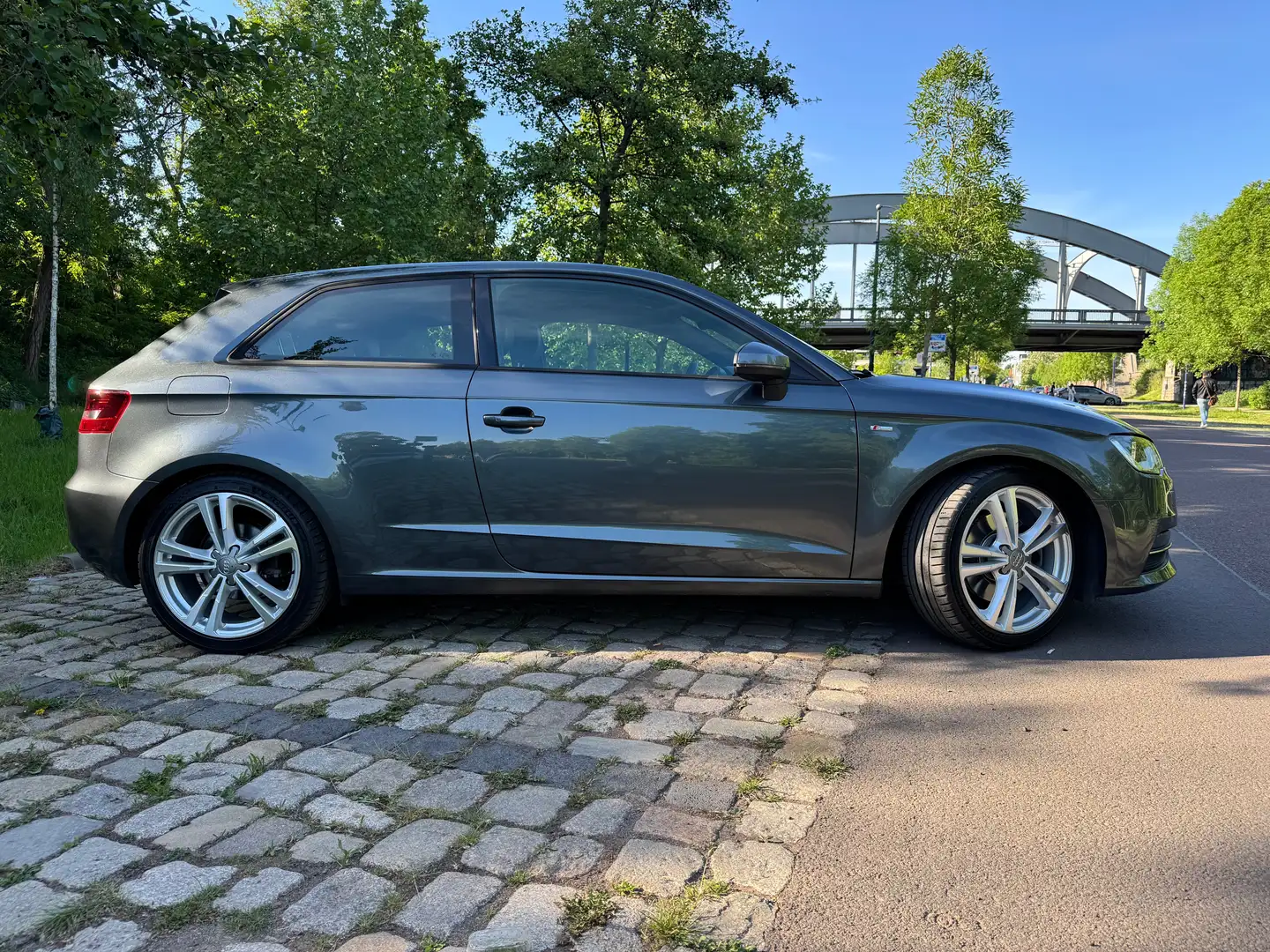 Audi A3 A3 1.8 TFSI quattro S tronic S line Sportpaket Grau - 2