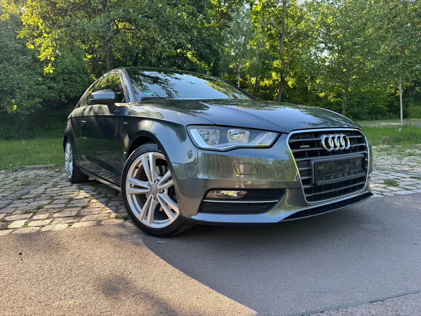 Audi A3 A3 1.8 TFSI quattro S tronic S line Sportpaket Grau - 1
