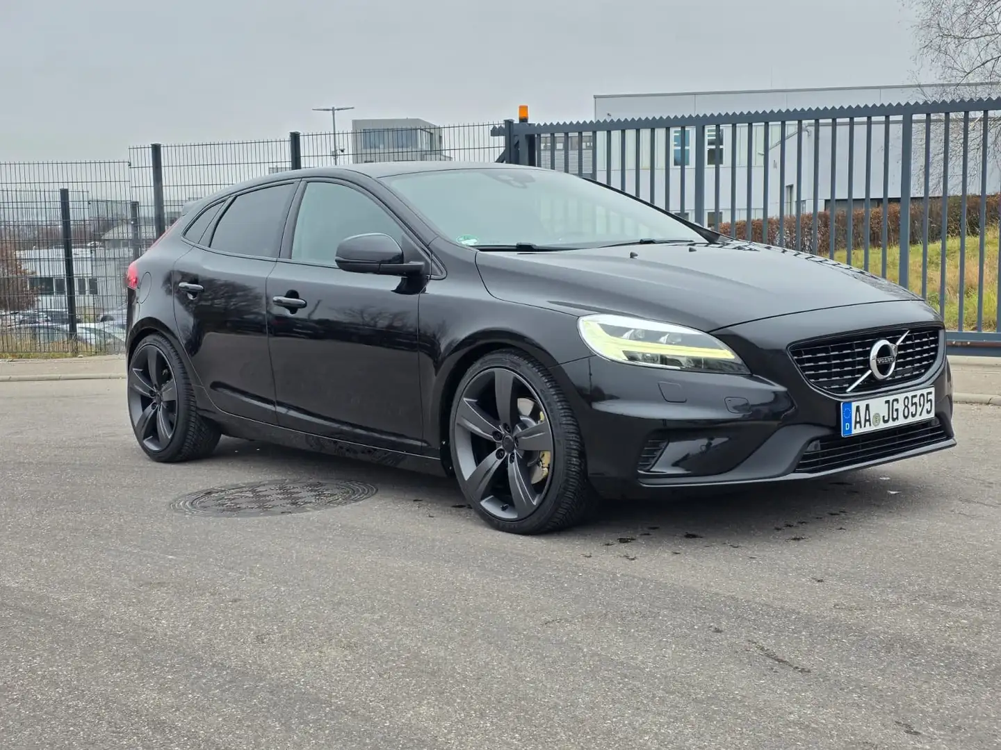 Volvo V40 V40 2.0t T3 RDesign Noir - 1
