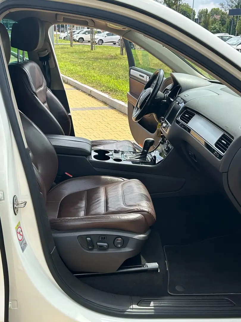 Volkswagen Touareg 3.0 V6 tdi Executive 245cv tiptronic Bianco - 2