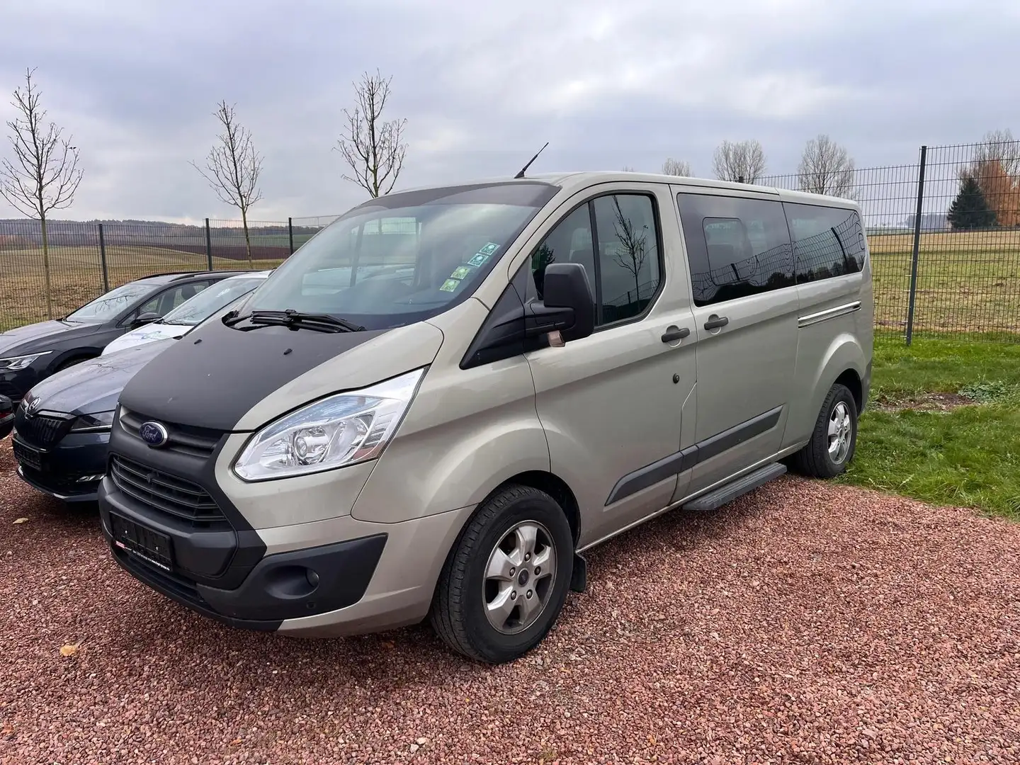 Ford Tourneo Custom 2.2 TDCi 300 L2 Trend Klima|8Si. Grau - 2
