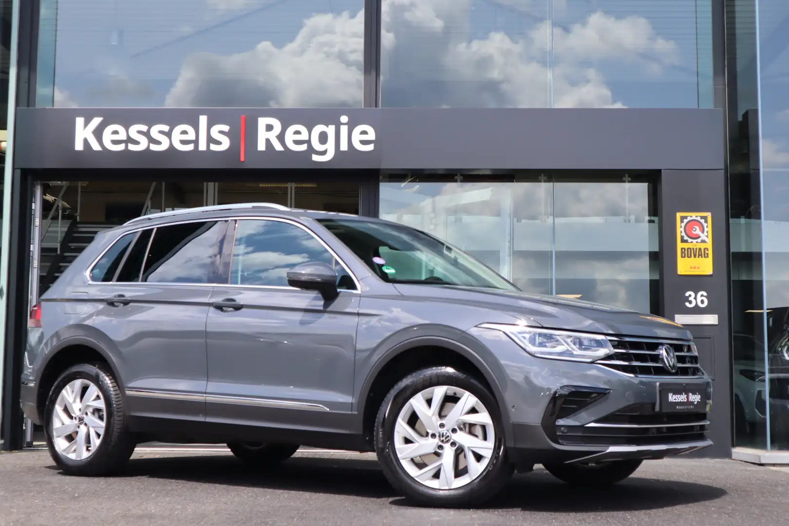 Volkswagen Tiguan 1.5 eHybrid Elegance Pano Leer Navi Led Virtual Hu Grijs - 2
