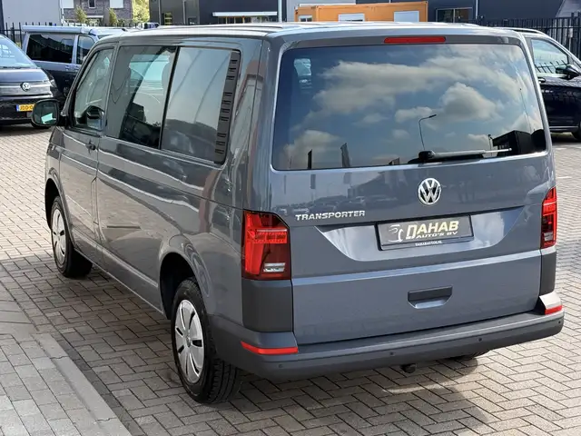 Volkswagen Transporter view 18