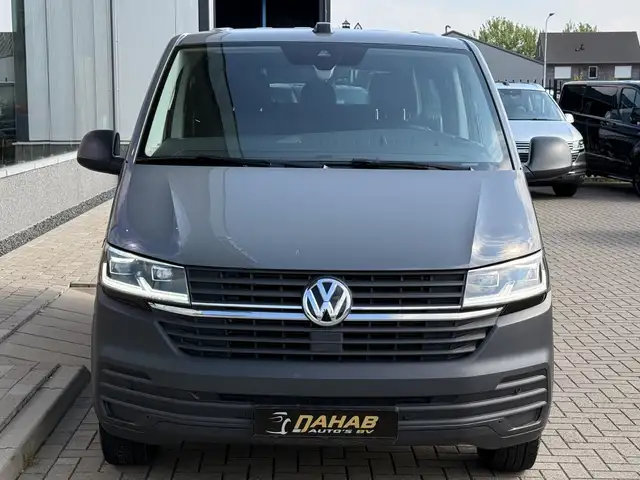 Volkswagen Transporter view 6
