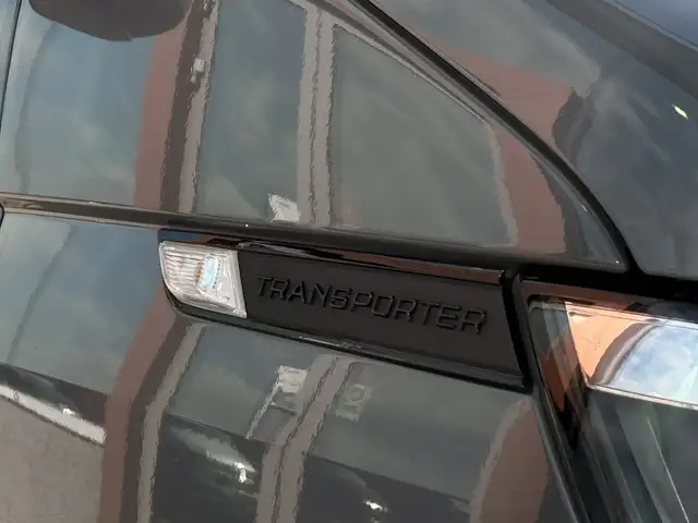 Volkswagen Transporter view 11