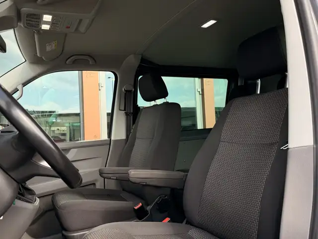 Volkswagen Transporter view 5