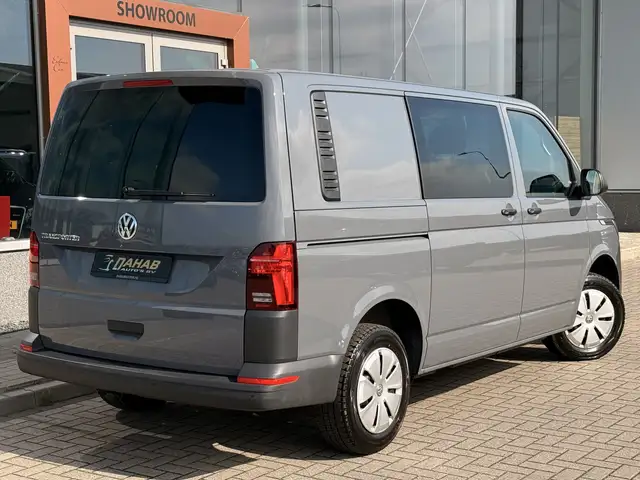 Volkswagen Transporter view 14