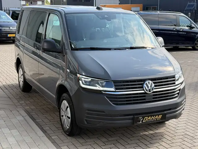 Volkswagen Transporter view 9