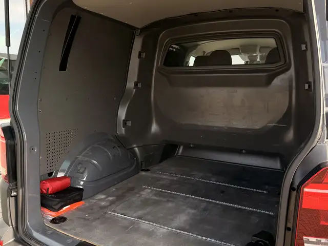 Volkswagen Transporter view 17