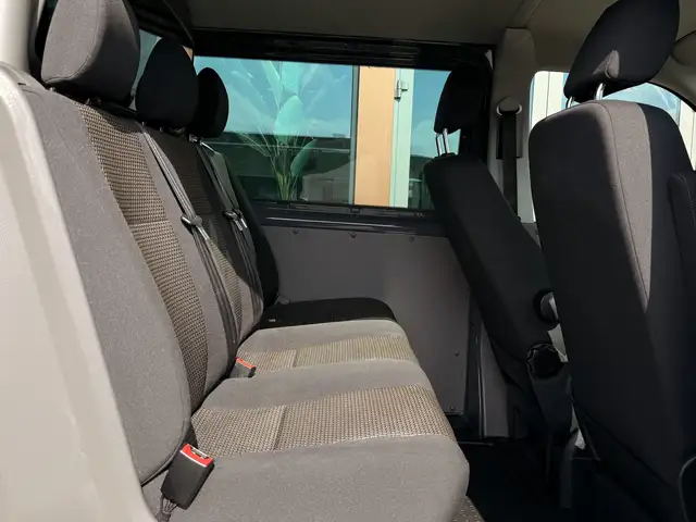 Volkswagen Transporter view 7