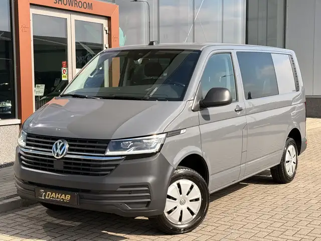 Volkswagen Transporter view 3