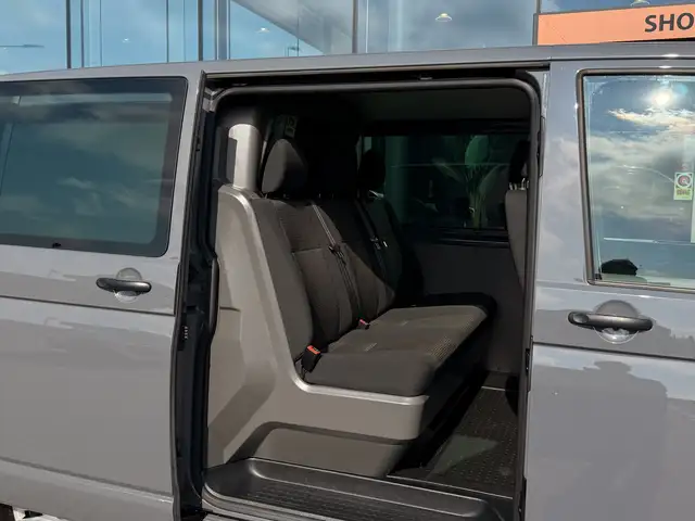 Volkswagen Transporter view 13