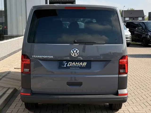 Volkswagen Transporter view 15