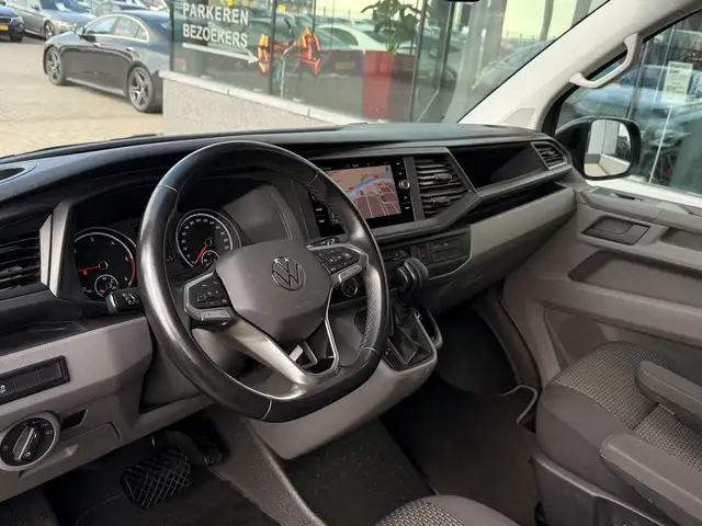 Volkswagen Transporter view 2