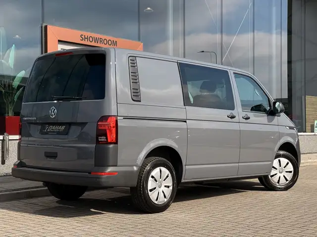 Volkswagen Transporter view 12