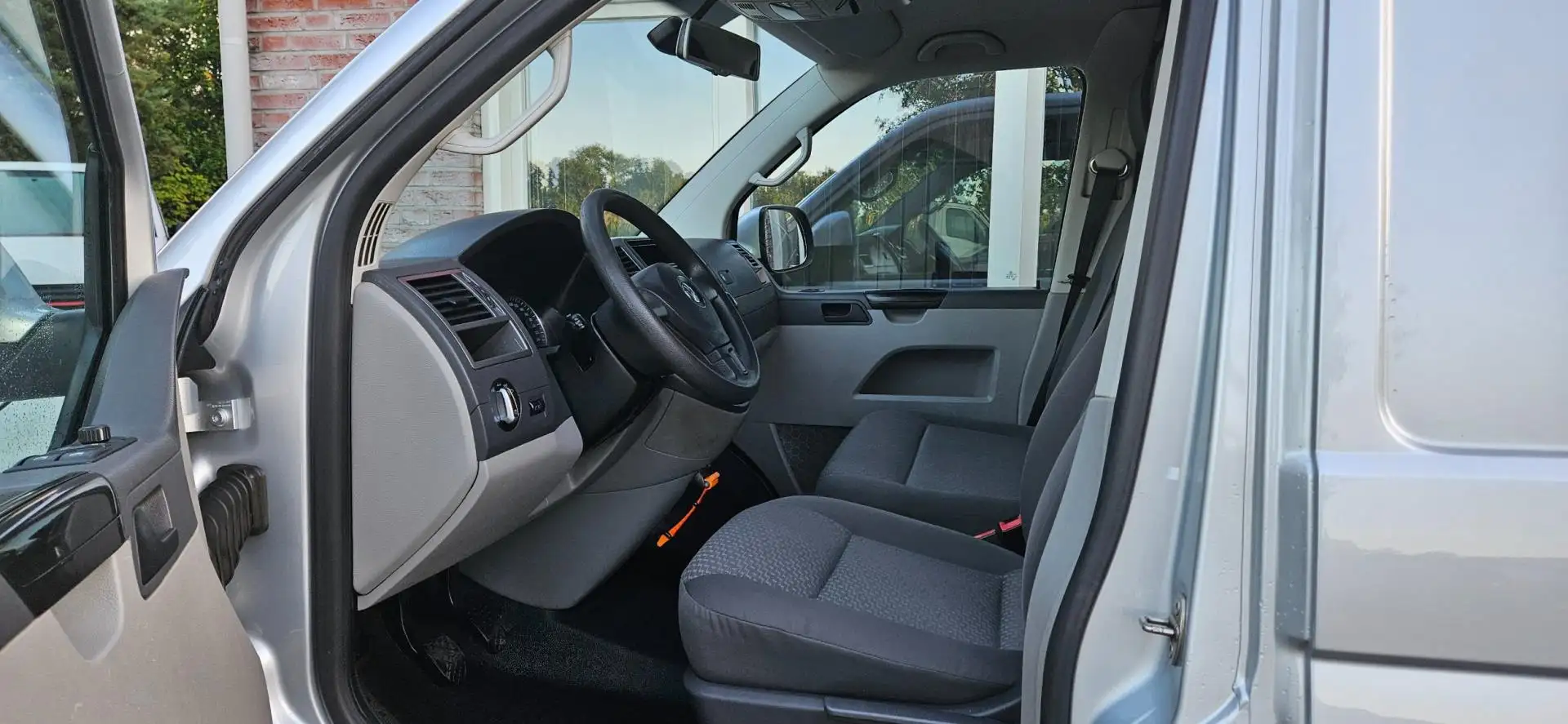 Volkswagen Transporter 2.0 TDI L1H1 Trekhaak! 140PK! Mooie/Nette Bus! 3-Z - 2