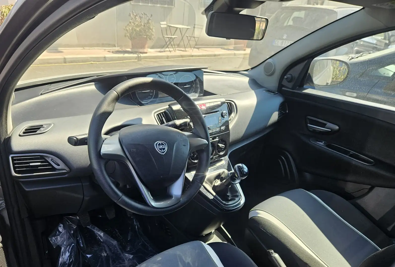 Lancia Ypsilon 1.2 69 CV 5 porte GPL Ecochic Platinum Grigio - 2