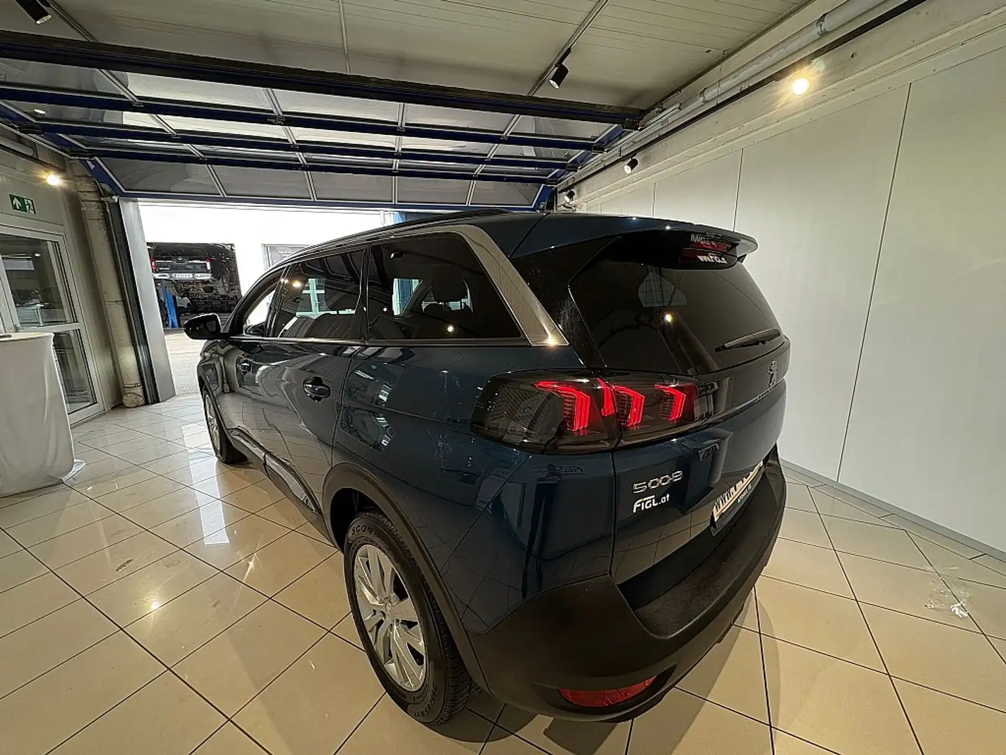 Peugeot 5008 PureTech 130 6-Gang-Manuell Style Blau - 2