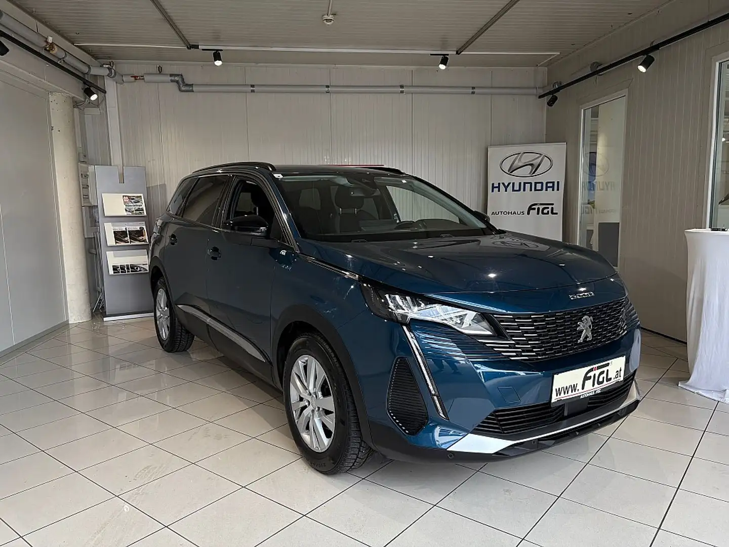 Peugeot 5008 PureTech 130 6-Gang-Manuell Style Blau - 1