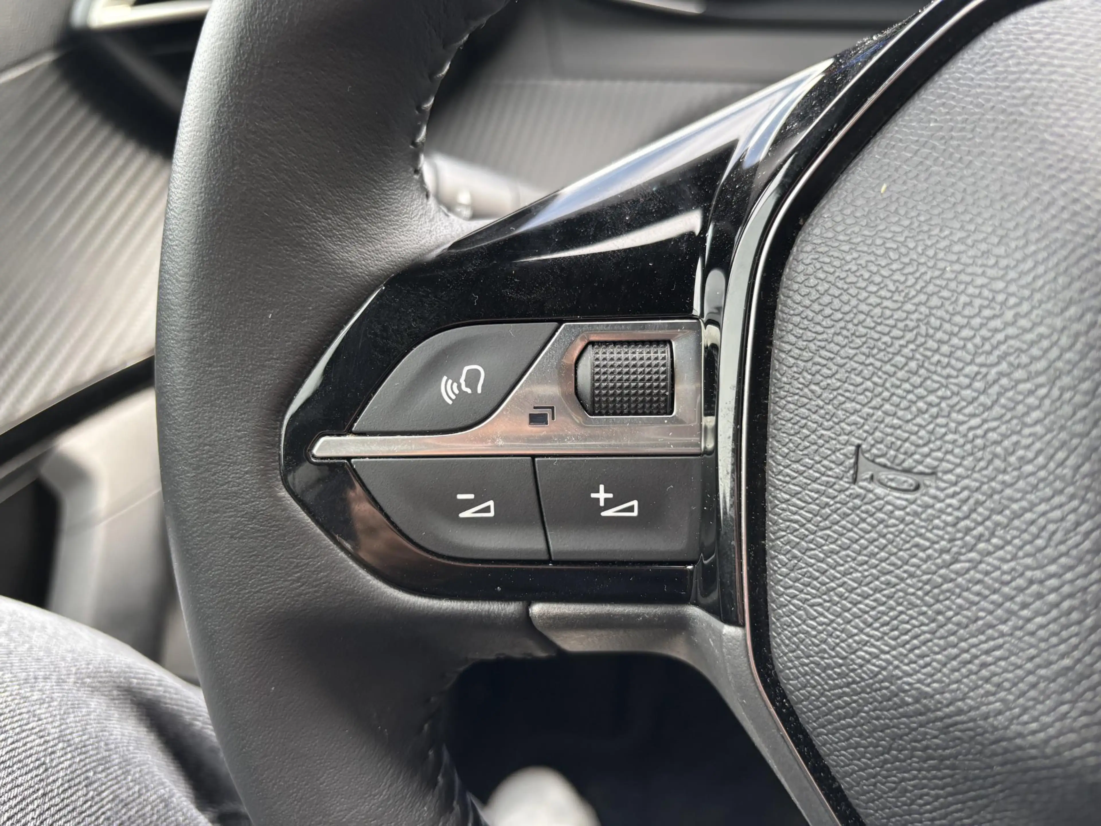 Peugeot e-2008 EV Allure 54 kWh | 1e Eig | Navigatie | Camera | — photo 20