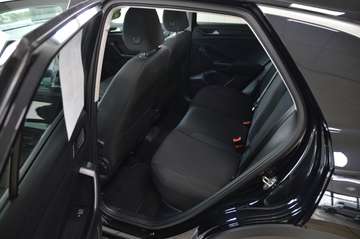 Bild 6 Volkswagen T-Roc United ACC Navi APP LED AHK PDC V+H +WR