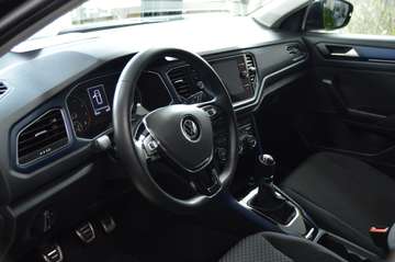 Bild 7 Volkswagen T-Roc United ACC Navi APP LED AHK PDC V+H +WR