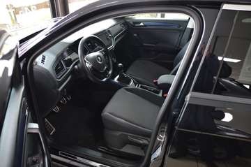 Bild 4 Volkswagen T-Roc United ACC Navi APP LED AHK PDC V+H +WR