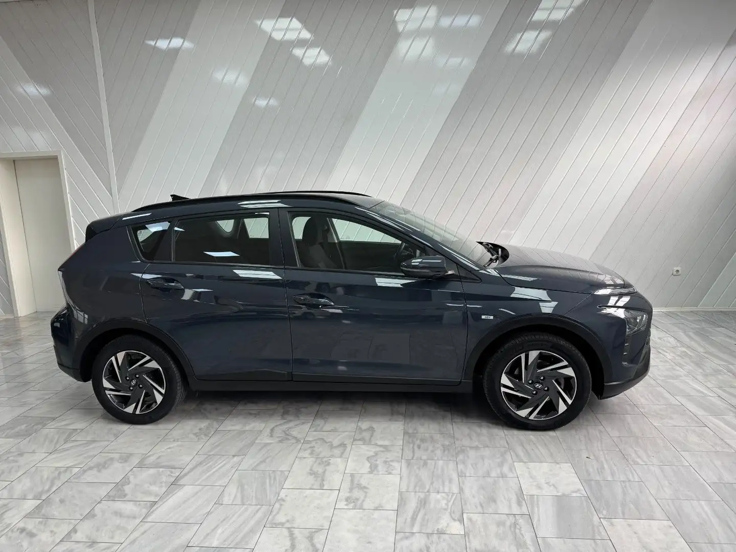 Hyundai BAYON Bayon 1.0 Trend DCT 48V LED Navi AHK 8x bereift Grau - 1