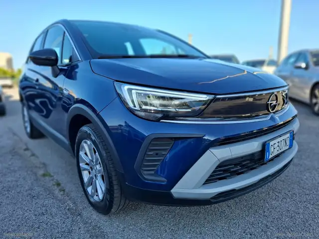 Opel Crossland X view 3
