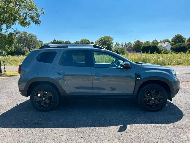 Dacia Duster view 6