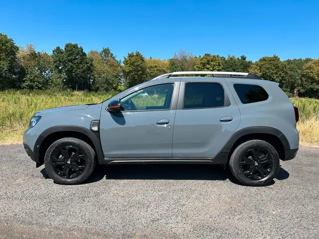 Dacia Duster view 2