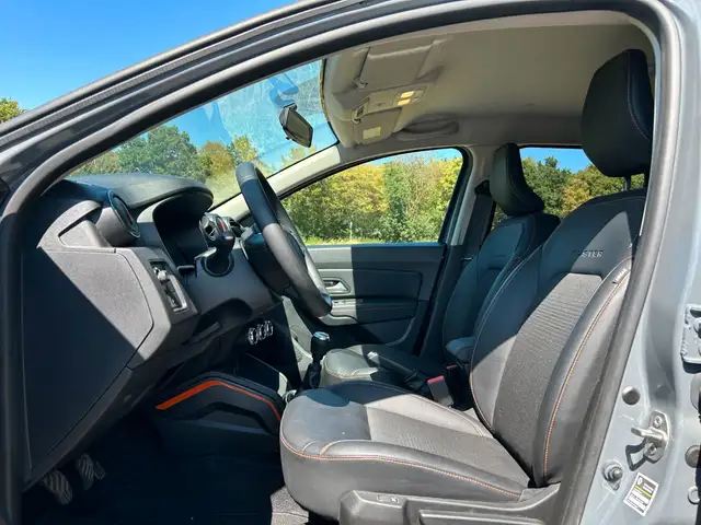 Dacia Duster view 10