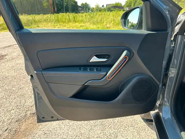 Dacia Duster view 13
