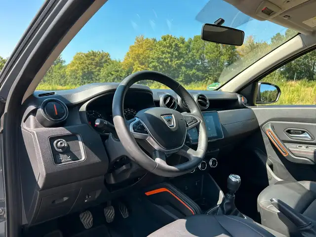 Dacia Duster view 12